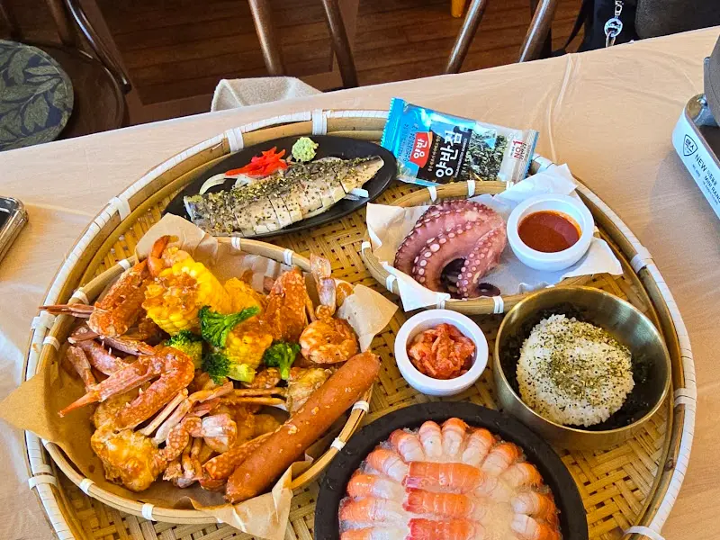 해산물과 스테이크 한 상