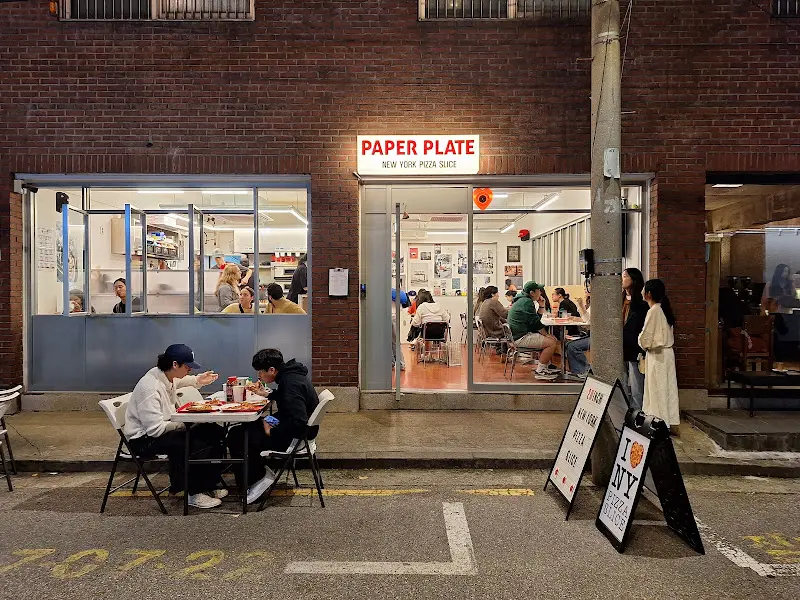 페이퍼플레이트 외부 야경