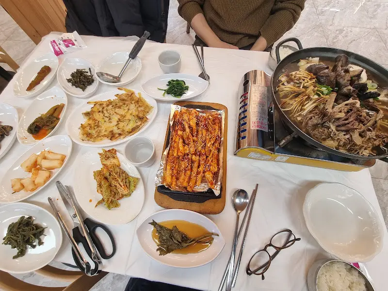 산버섯전골 한 상 차림