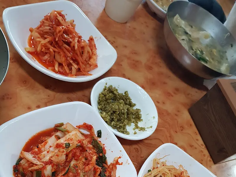 다양한 밑반찬들