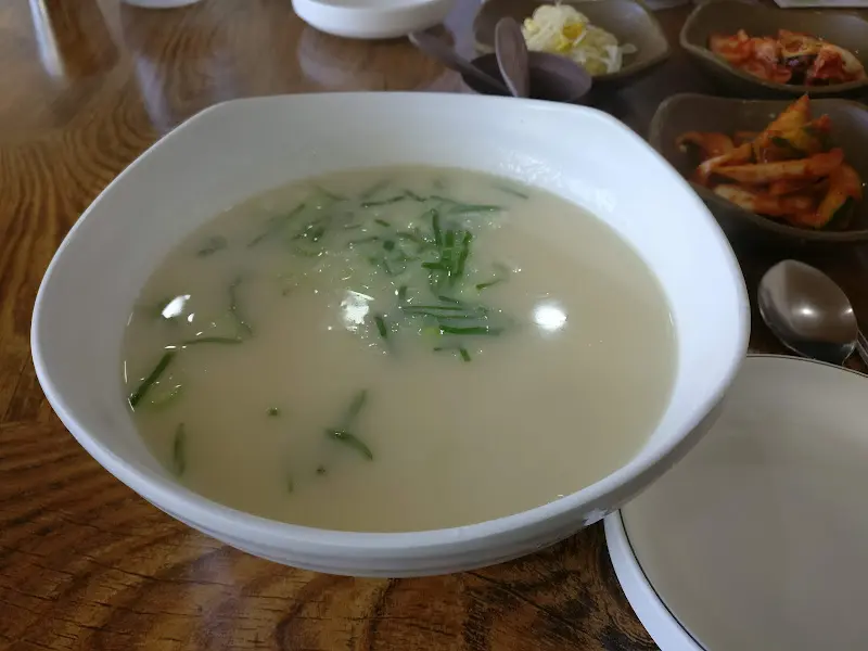 돌박사 황태설렁탕과 밑반찬