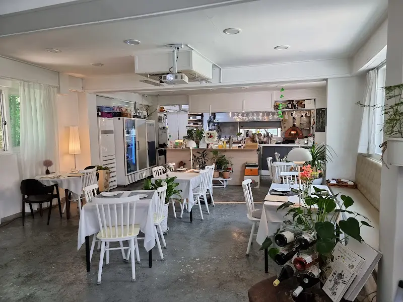 깔끔하고 세련된 내부 인테리어