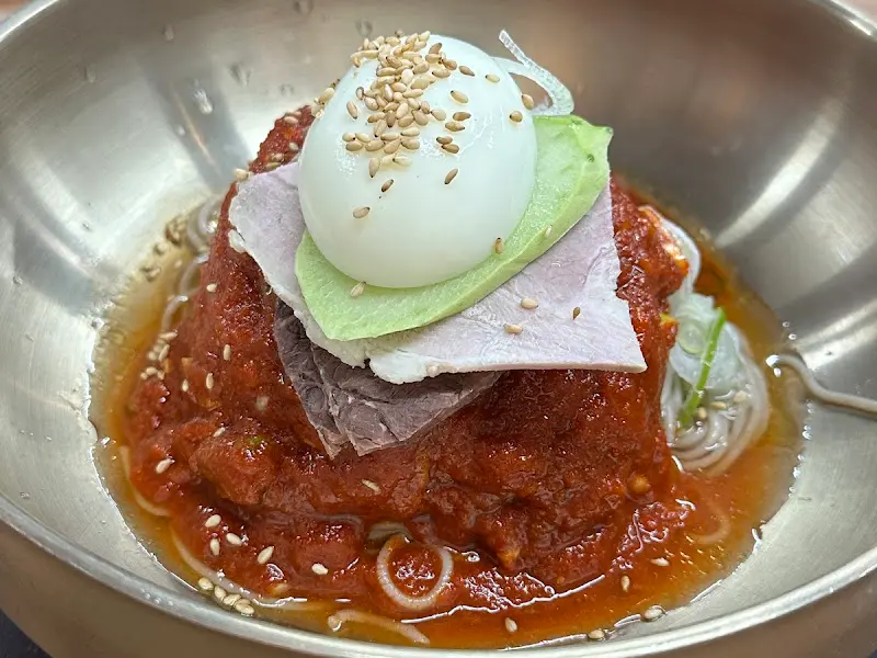 비빔냉면의 모습