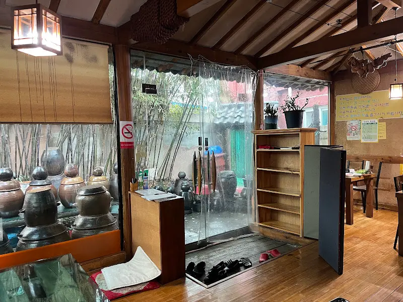 정겨운 식당 내부 풍경