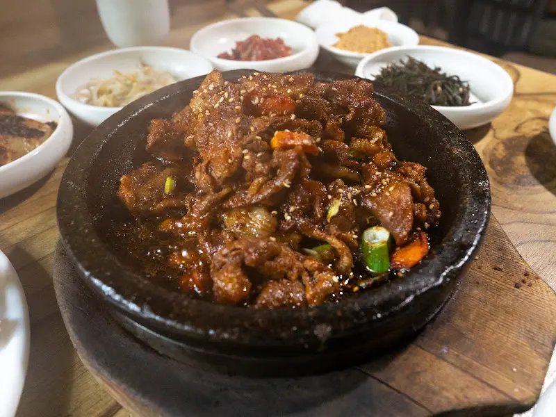 윤기 자르르 흐르는 제육볶음