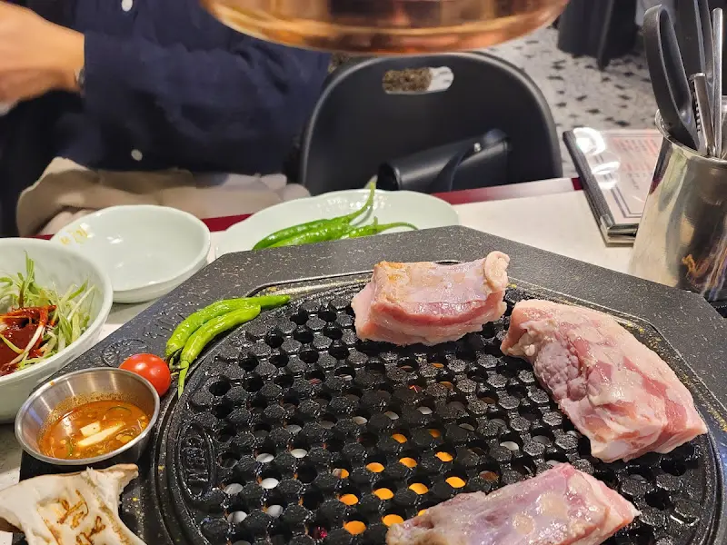 고기 굽는 모습2