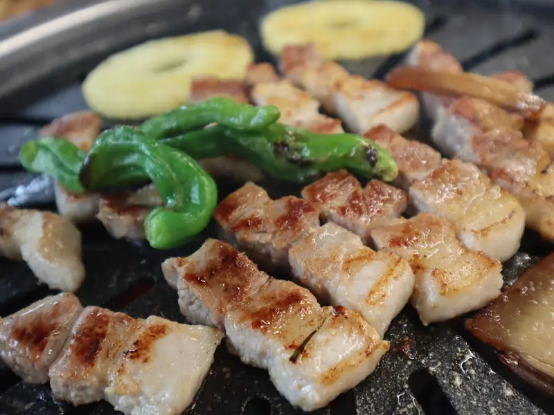 잘 익은 돼지 생갈비