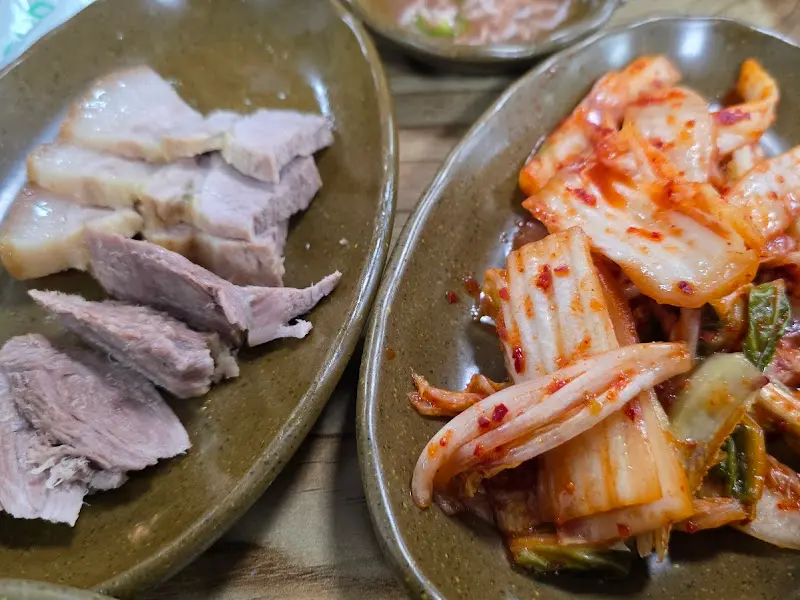 수육과 김치의 환상적인 만남