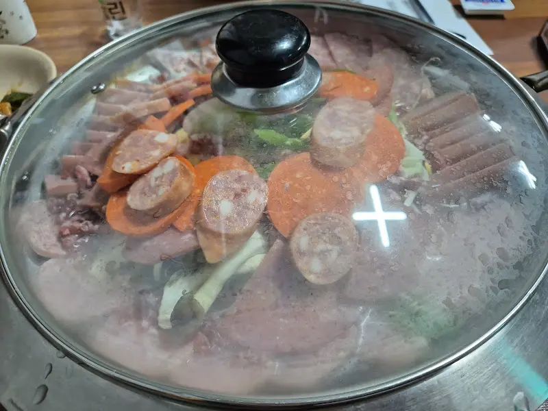 뚜껑 덮인 부대찌개