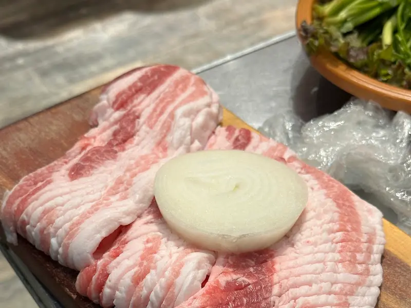 고기와 함께 구워먹는 김치