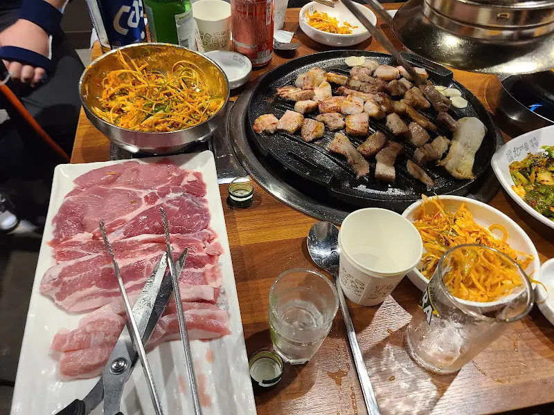 불판 위의 삼겹살