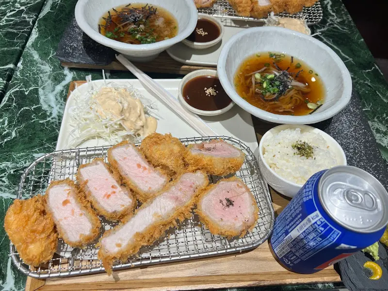 돈까스 정식 전체 샷