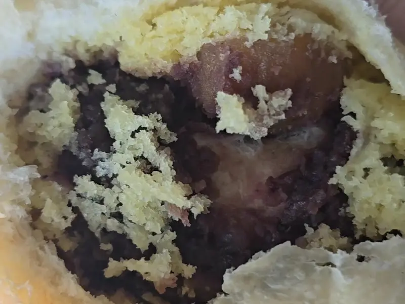 동명 팥빵 단면