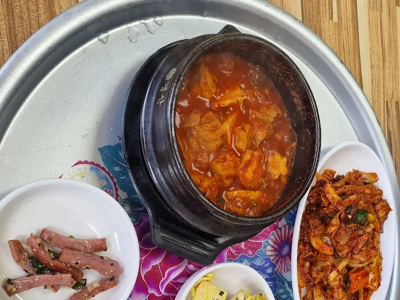 김치찌개와 밑반찬