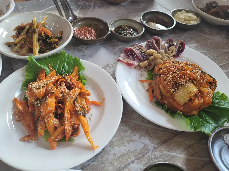 닭육회와 닭똥집