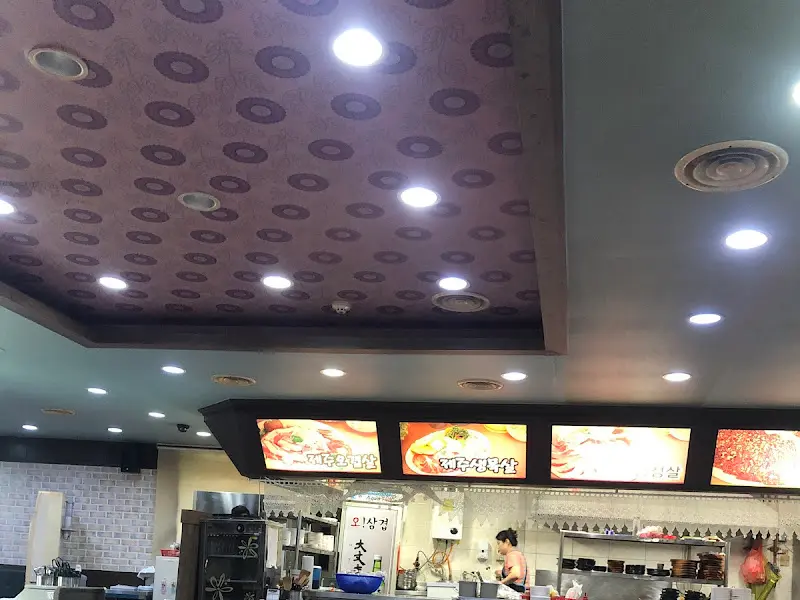 가게 내부 주방 모습