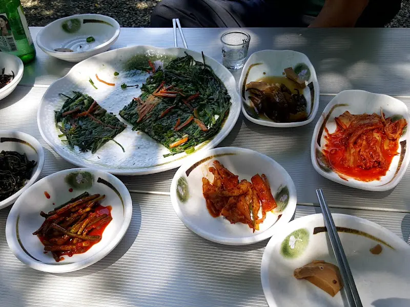 정갈하게 차려진 밑반찬