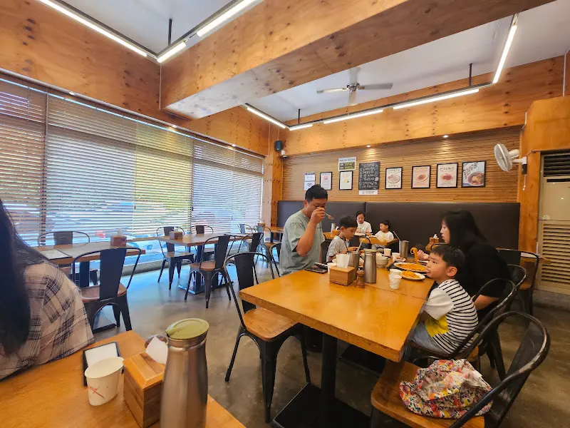 홍익돈까스 내부