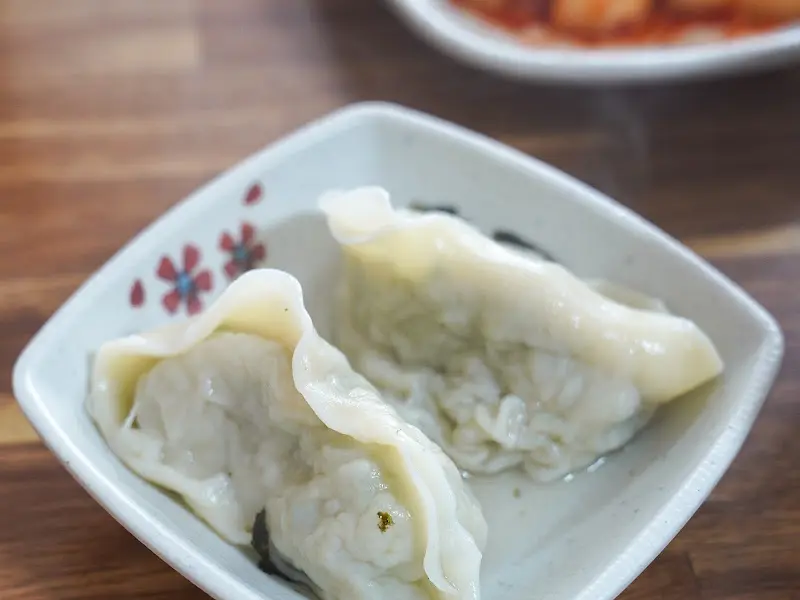 큼지막한 손만두