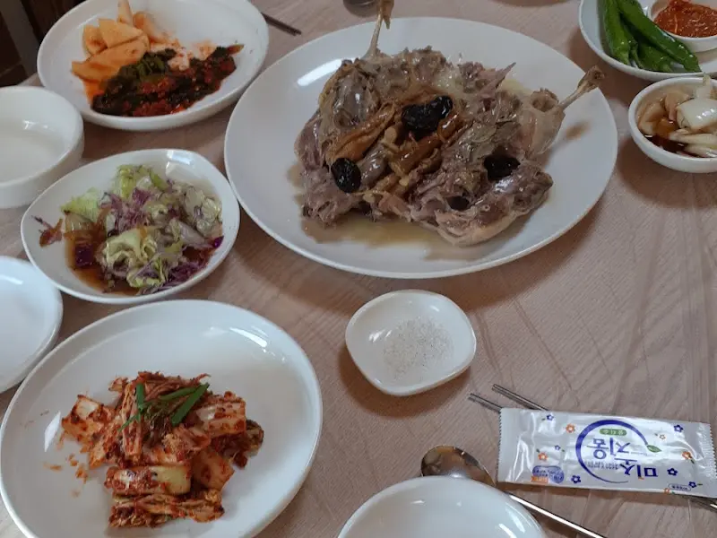 오리 백숙과 밑반찬