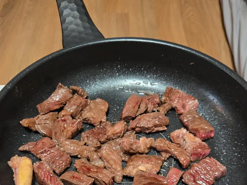 잘 구워진 한우 한 점