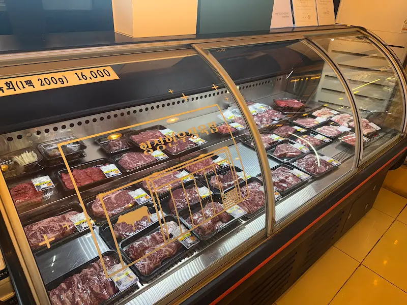 깔끔한 매장 전경