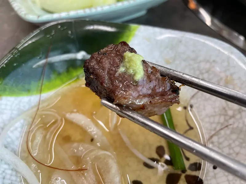 양파 소스와 함께 먹는 고기