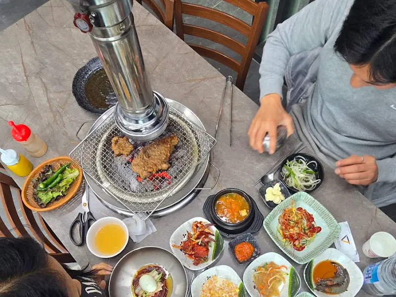 고기와 함께 곁들여 먹는 반찬들