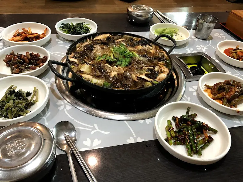 능이버섯전골 한상차림