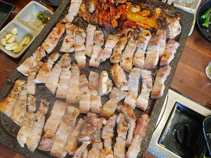 지글지글 익어가는 삼겹살