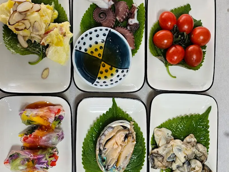 정갈하게 담겨 나온 밑반찬