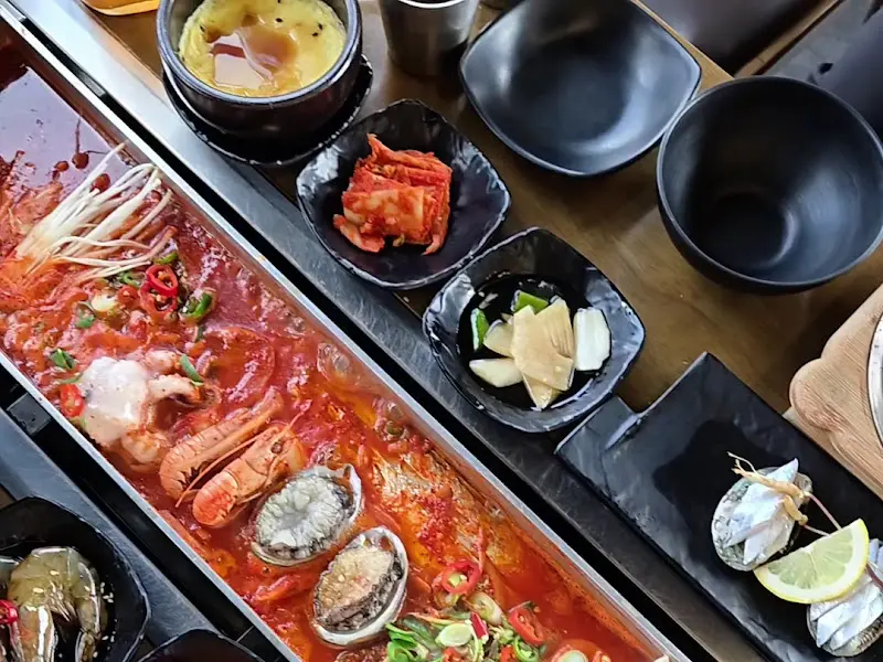 갈치조림에 들어간 싱싱한 전복