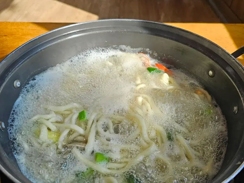 해물칼국수 조리 과정