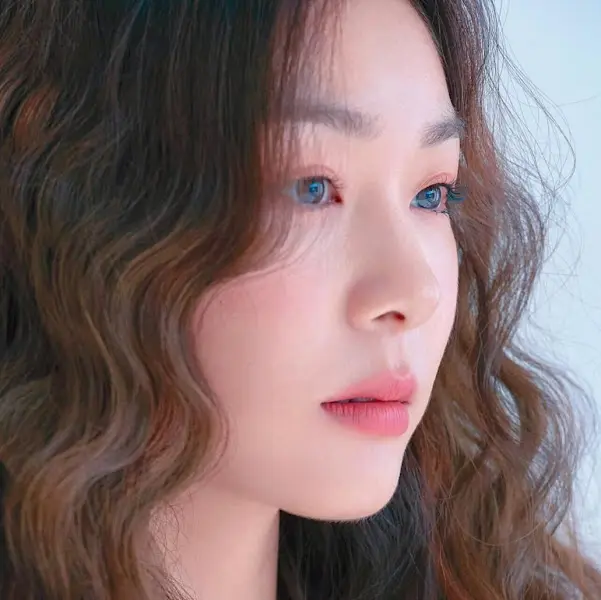 아름다운 미모의 여성