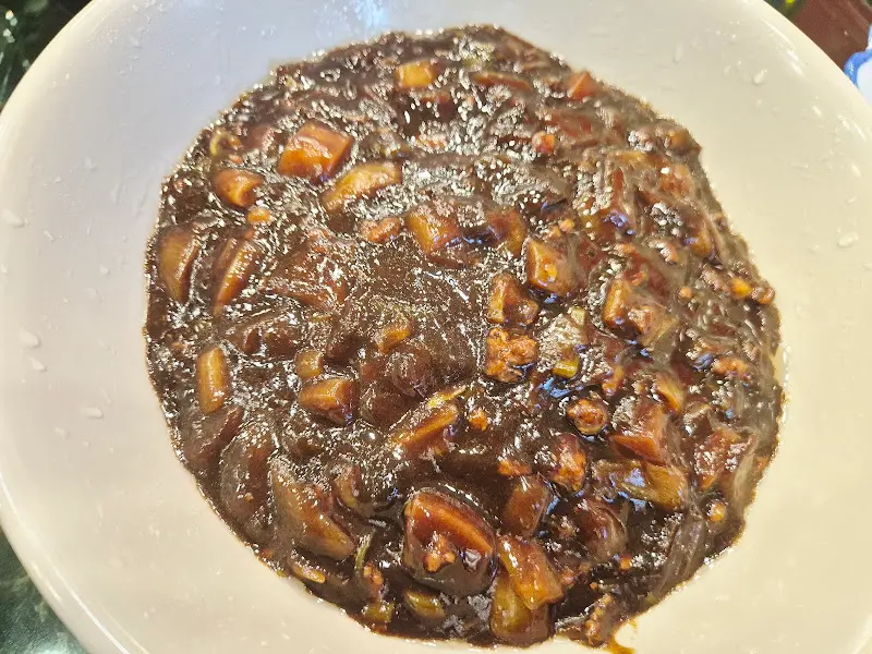 윤기가 흐르는 짜장 소스