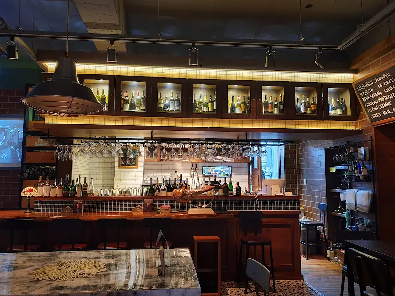 와인 바 내부 장식