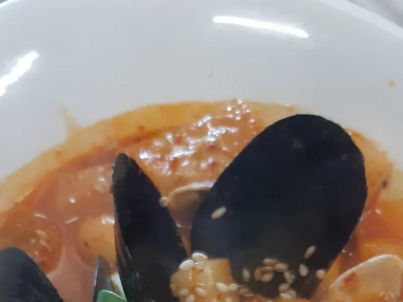 떡볶이 속 홍합