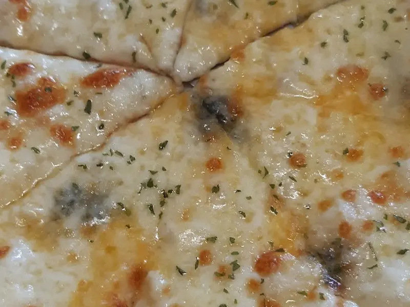 고르곤졸라 피자 확대샷