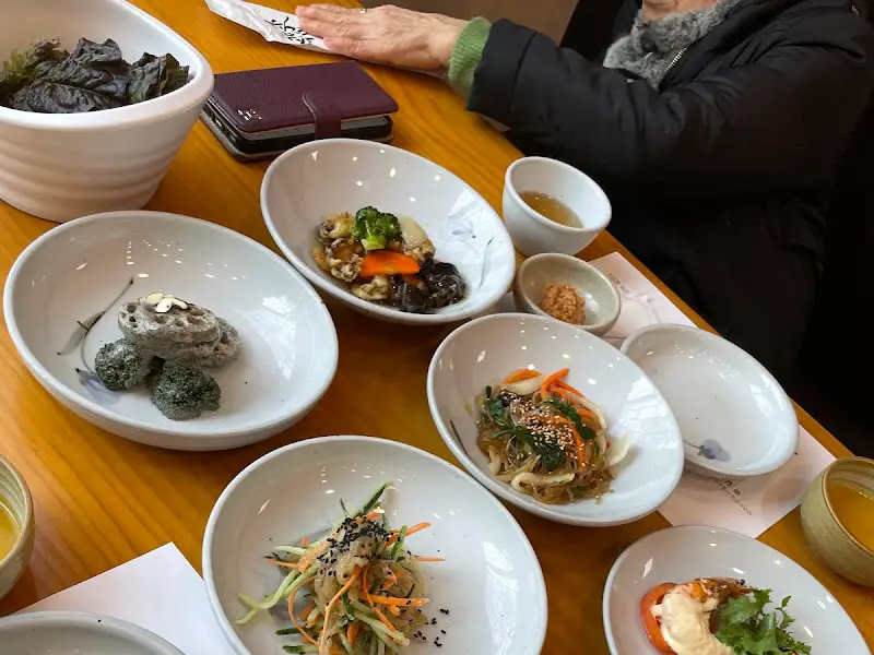 황금소나무의 정갈한 반찬들