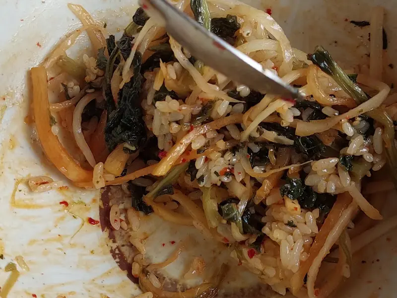 비벼진 곤드레밥의 모습