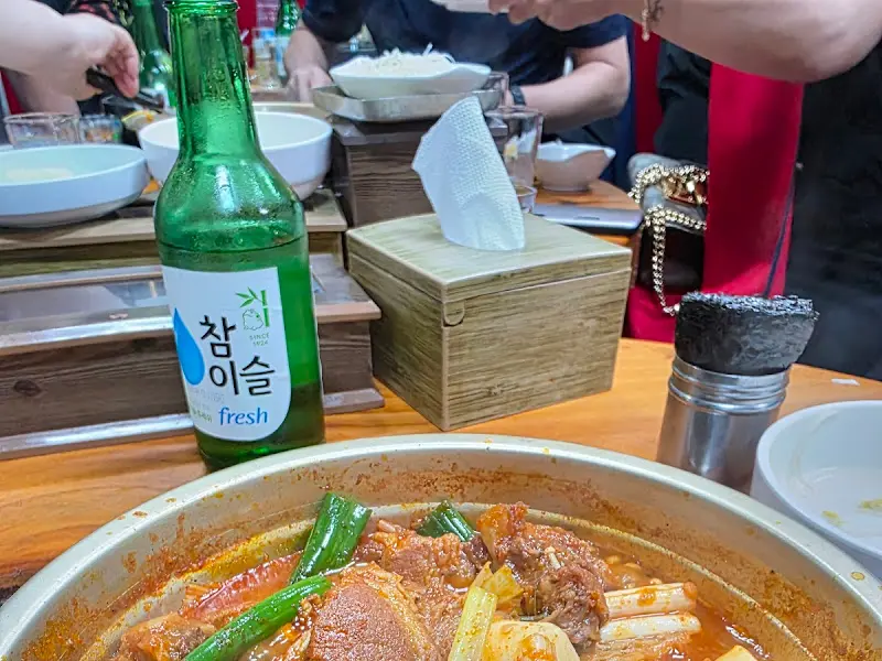 매운갈비찜과 술