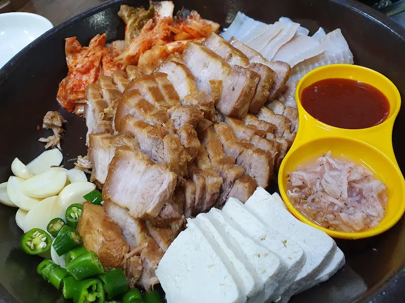 푸짐한 수육 한 상