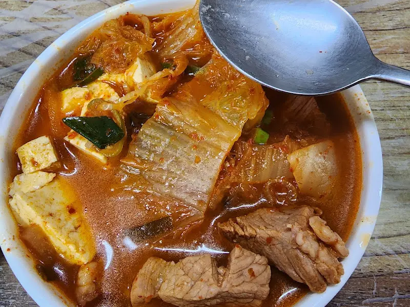 얼큰한 김치찌개