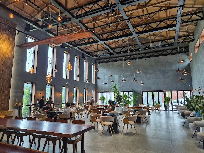 카페 내부 전경