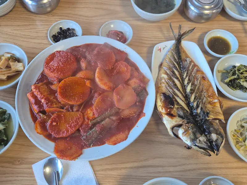 갈치조림과 고등어구이 한 상 차림