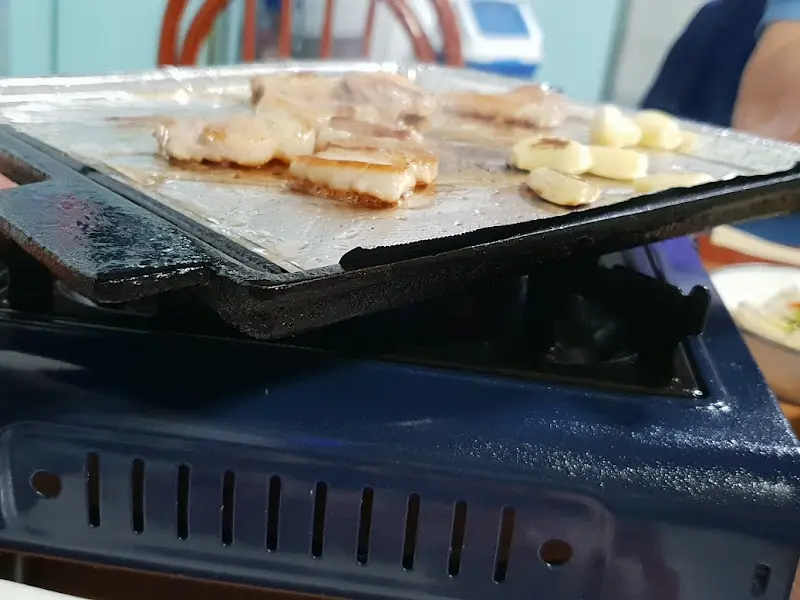 지글지글 익어가는 삼겹살