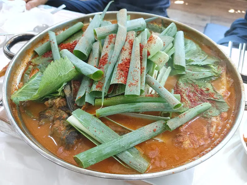 매운탕에 듬뿍 들어간 야채