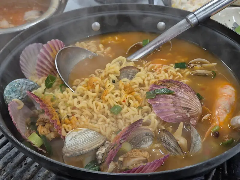 해산물이 듬뿍 들어간 해물라면