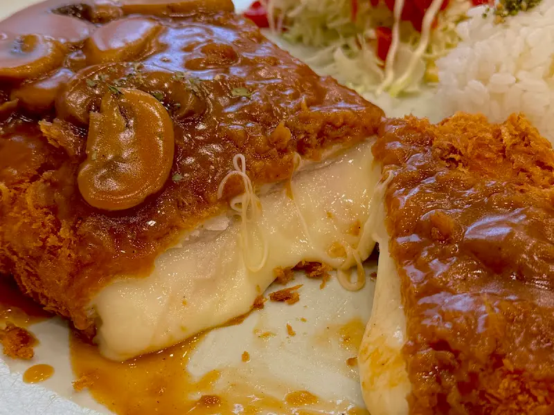 치즈가 듬뿍 들어간 돈까스 단면