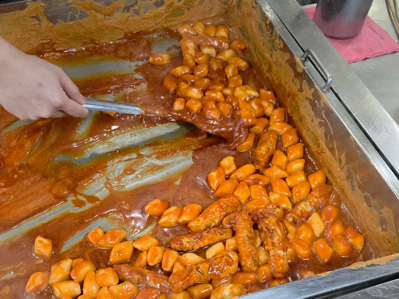 수진분식 떡볶이 조리 모습